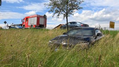 Bild: nic
Nach der Kollision kam das Auto des vorfahrtsberechtigten BMW-Fahrers in einer Wiese neben der Fahrbahn zum Stehen.