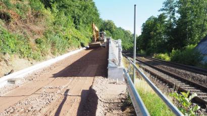 Bild: bl
Der Kellerweg in Pfreimd wird schon mal auf die Asphaltschicht vorbereitet. Am Mittwoch besichtigt der Bauausschuss die Baustelle und befasst sich auch mit der Frage, ob im Anschluss an die betroffene Fahrbahn noch ein weiteres Stück saniert wird.