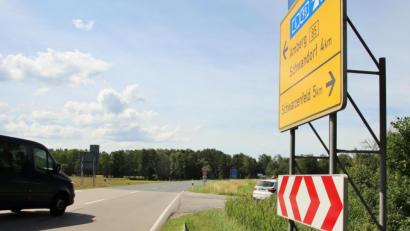 Bild: Thomas Dobler
Vom 3. bis 28. August wird die Kreisstraße SAD 22 von Schwandorf-Fronberg bis zur Einmündung der Kreisstraße SAD 19 wegen Bauarbeiten komplett gesperrt.