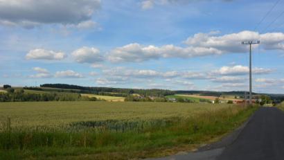 Bild: jr
Auf dieser rund sechs Hektar großen Fläche nahe Themenreuth soll eine Freiflächen-Photovoltaikanlage entstehen.
