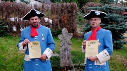 Bild: le
Lob und Anerkennung gab es für den Schützenmeister 2019 und den Musketier des Jahres 2019. Von links: Kommandant Franz Schmidt, Fähnrich Roland Gmeiner, Schützenkönig Michael Kraus und Oberleutnant Manfred Bäuml.