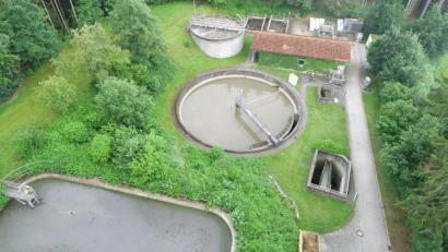 Bild: bey
Die Kläranlage Parkstein entspricht nicht mehr den technischen Anforderungen, eine Sanierung ist unerlässlich, wenn weiterhin vorbehandeltes Abwassers in die Schweinenaab eingeleitet werden soll.