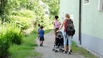 Symbolbild: esa
Familien haben so manchen Rucksack zu tragen, bis die lieben Kleinen flügge werden. Der Markt Parkstein entlastet Eltern mit Kindern jetzt bei den finanziellen Belastungen.
