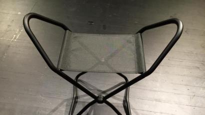 Bild: eik
Kein neuer Sitzplatz im Stadttheater, sondern einer der "Museumshocker", die Amberg neu angeschafft hat. Er wurde in der Kulturausschusssitzung im Stadttheater vorgestellt.