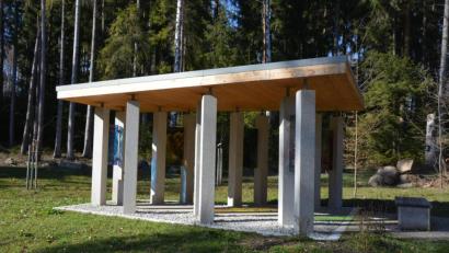 Bild: jr
Eine der vier Veranstaltungen im Konnersreuther Ferienprogramm 2020 ist eine Wanderung auf dem Waldbesinnungspfad am Konnsberg. Dabei wird auch die Lourdes-Kapelle (Bild) besucht.