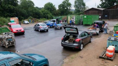 Bild: mab
Die Marktgemeinde hat unter Beteiligung des Landkreises die Zufahrt zu den Containern im Recyclinghof verbessert.