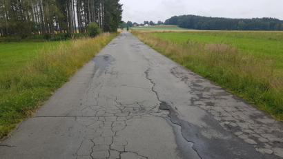 Bild: gi
Der schlimme Zustand der Gemeindeverbindungsstraße Isgier–Burkhardsrieth soll nun mit fast einer Million Euro verbessert werden.