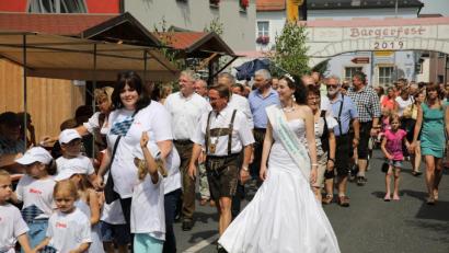 Bild: njn
Der Einzug eröffnet das 21. Erbendorfer Bürgerfest.