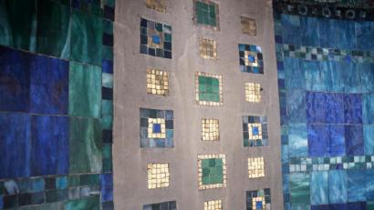 Bild: Gabi Schönberger
Das Mosaik in der Taufkapelle von St. Josef hat der Künstler Wilhelm Vierling im vergangenen Jahrhundert gestaltet.