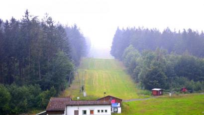 Bild: fjo
An regnerischen Tagen bietet der Fahrenberg-Lift ein noch tristeres Bild. Mit einer Zusatznutzung als Trailcenter soll die Region hier nun ein neues einzigartiges Highlight erhalten.