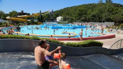 Bild: Gerhard Götz
All zu viele Sommertage gab es heuer noch nicht, um sich eine schöne Zeit im Schwandorfer Erlebnisbad zu machen. Wetterexperte Andy Neumaier weiß aber, dass der Sommer in diesem Jahr näher am Durchschnitt ist, als er es in den vergangenen Jahren war.