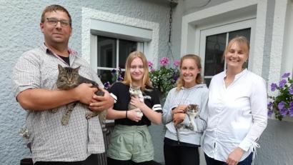 Bild: gis
Für ein Jahr waren Martin Prechtl, Vendula, Tereza und Irene Prechtl (von links) eine Familie. Die beiden tschechischen Gastschülerinnen haben sich hervorragend integriert.