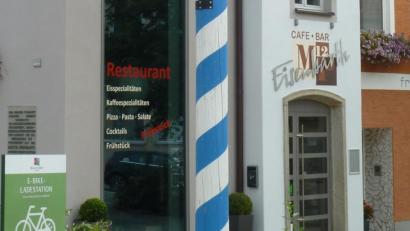 Bild: Portner
Gähnende Leere im „Wohnzimmer der Stadt“. Zehn Jahre lang war das „MP 12“ am Marktplatz ein gut gehendes Lokal mit Terrassenbetrieb. Seit Monaten sucht nun die Stadt einen neuen Pächter.