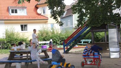 Bild: ads
Mit der Gebäudesanierung des ehemaligen Kindergartens Hl. Dreifaltigkeit erfolgt auch die Neugestaltung der Außenanlage vom zukünftigen „Haus der Kinder Hl. Dreifaltigkeit“.