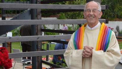 Bild: dob
Der ehemalige Vohenstraußer Stadtpfarrer Franz Winklmann feierte 50 Jahre nach seiner Weihe in seiner Heimat Rötz das Goldene Priesterjubiläum.