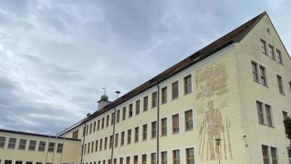 Bild: Völkl
Die Landwirtschaftsschule belegt in dem großen Amtskomplex in Nabburg zwei Unterrichtsräume.