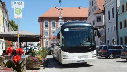 Bild: Gabi Schönberger
Der Badebus in Neustadt steht auf der Kippe. In Weiden wünscht sich eine Stadträtin, von dort aus einen Bus-Shuttle-Verkehr zu den Bädern im Landkreis Neustadt/WN einzurichten.