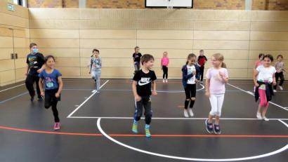 Bild: ubb
Für den Festakt hatten die Kinder unter anderem einen Tanz einstudiert.