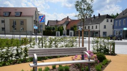 Bild: bey
Mit den Zuschüssen aus dem Städtebauförderprogramm verschönert die Gemeinde Eslarn ihren Ortskern. Der Tillyplatz soll das Schmuckstück der Gemeinde werden.