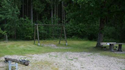 Bild: bjp
Einige Holzgeräte auf dem Bärnwinkler Spielplatz sind erneuerungsbedürftig. Sie sollen durch langlebigere Metallgeräte ersetzt werden.
