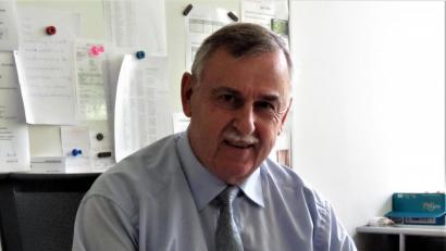 Bild: ubb
Der Schulleiter des Stiftland-Gymnasiums, Oberstudiendirektor Albert Bauer, hat von seiner Schulzeit eine ganz besondere Erinnerung. Er war einer der wenigen Schüler, die damals bereits an einem G8-Testversuch teilgenommen hat.