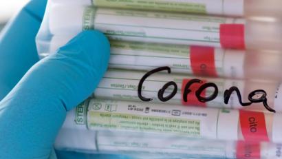 Bild: Hendrik Schmidt/dpa
Auf Reiserückkehrer könnte demnächst ein Test auf das Coronavirus warten.