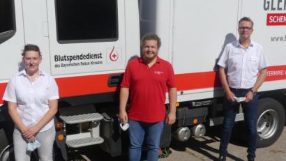 Bild: rn
Für den reibungslosen Ablauf des Blutspendetermins des BRK im Eschenbacher Förderzentrum sind Marina Bernhardt, Markus Zimmermann und Matthias Freund (von links) verantwortlich.
