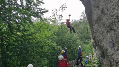 Bild: Bergwacht Amberg
Ein Kletterer zog sich bei einem Sturz am Schinderkamin in Hirschbach mittelschwere Verletzungen zu.
