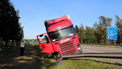 Bild: jma
Der rechte Fahrstreifen der A 6 in Richtung Nürnberg etwa auf Höhe von Ebermannsdorf ist am Mittwochabend nach einem Unfall zeitweilig gesperrt.