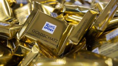 Bild: Daniel Maurer
Ritter Sport Mini-Tafeln der Sorte „Goldschatz“ des Herstellers Ritter Sport. Foto: Daniel Maurer/dpa