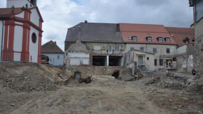 Bild: ws
Die Anbauten hinter dem "Ruffing-Haus" sind weg. Jetzt haben Mitarbeiter des Landesamt für Denkmalpflege das Areal begutachtet. Einem Weiterbau für das "Rathaus II" steht laut Franz Stahl nichts im Wege.