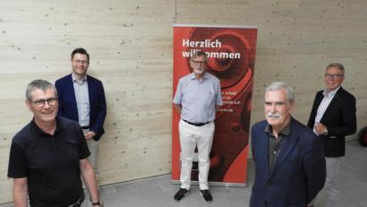 Bild: Winkler
Am 18. Oktober startet der Förderkreis für Kammermusik die Konzertsaison. Darüber freuen sich (von links) Vorsitzender Christoph Thomas, Christoph Skutella (Schriftführer), Harald Roth (künstlerischer Leiter), Falk Knies (Schatzmeister) und Bürgermeister Reinhold Wildenauer.