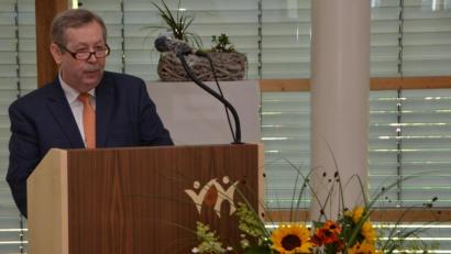Bild: dob
Der scheidende Realschuldirektor Dr. Andreas Meier agierte als besonnene, beispielhafte Führungspersönlichkeit mit großer sozialer und persönlicher Kompetenz. Jetzt geht er in den verdienten Ruhestand.