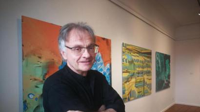 Bild: peg
Der Künstler Raoul Kaufer freut sich, seine Arbeiten noch bis 2. August in Cham und anschließend in Salzburg zeigen zu dürfen.