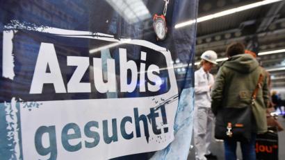 Bild: agentur_dpa
Laut Manfred Tröppl, dem Leiter der Amberger Agentur für Arbeit, sind aktuell „noch knapp 500 attraktive Ausbildungsplätze“ zu haben.