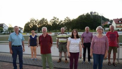 Bild: bey
Das Vereinskartell wählt einen neuen Vorstand mit Vorsitztenden Bürgermeister Reinhard Sollfrank Stellvertreter Franz Bringer, Kassier Barbara Schäfer, Schriftführerin Sonja Reichold (vorne, von links), den Beisitzern Cornelia Schreffl und Alfons Steiner (hinten, von links) sowie Herbert Piller und Max Simmerl als Kassenprüfer (hinten, von rechts).