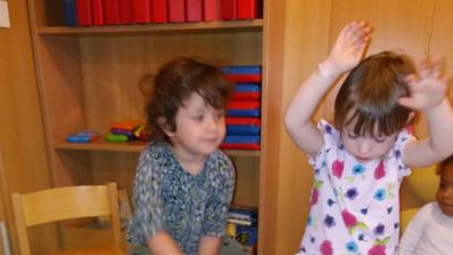 Bild: ads
Der Workshop am Cajon und Bodypercussion in den letzten beiden Wochen sorgten für mächtig Wirbel und begeisterte Kids und Erzieher in der Kindertagesstätte St. Vitus.