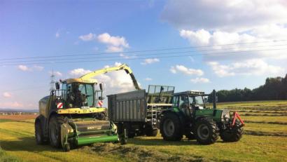 Bild: exb
Das Grünland hat bei den bisher erfolgten Silageschnitten gute Erträge und qualitativ hochwertiges Futter geliefert. Nun rückt die Getreideernte ins Blickfeld.