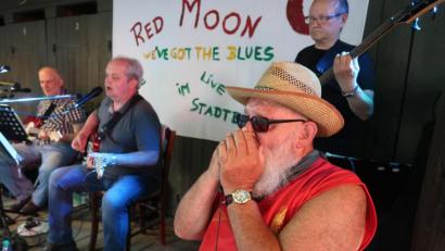 Bild: Kunz
"Red Moon" überraschen die Live-im-Stadtbad-Besucher mit Blues-Klassikern in angenehmer Lautstärke.
