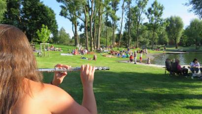 Bild: Gerhard Goetz
Ein Picknick mit Musik bot das Centrum Bavaria Bohemia im Moorbad von Schönsee und hatte dabei das Wetter auf seiner Seite.