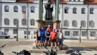Bild: sne
Mitglieder der Skiabteilung der SV TuS/DJK Grafenwöhr erleben zehn aufregende Tage bei ihrer Radtour von Cuxhaven nach Prag.