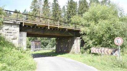 Bild: Karl Schwemmer
Die Brücke in Fahrtrichtung ortsauswärts gesehen.