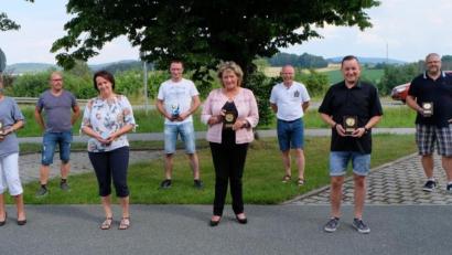 Bild: le
Ehrungen bestimmten die Jahreshauptversammlung des 1. SKC (von links) Sportwart Robert Rosenkranz, Martina Vrhovec, Bernd Volkmer, Andrea Paukner, Horst Dilling, Johanna Lenkeit, Manfred Nasser, Vorsitzender Andreas Stahl, Hartmut Paukner und Martin Volkmer.