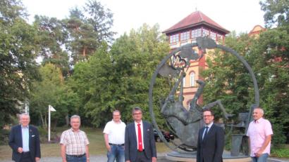 Bild: Hirsch
Die Kreishandwerkerschaft hat einen neuen Vorstand. Das Bild zeigt von links: Jürgen Kilger, Johann Fischer, Michael Zinnbauer, Ernst Maler, Florian Danl und Bernhard Stegerer (von links).