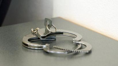 Symbolbild: Armin Weigel/dpa
Im Dezember 2017 stiftete eine Frau ihren Verlobten an, sein Eltern zu ermorden. Über ihr lebenslanges Urteil wurde in Nürnberg neu verhandelt.