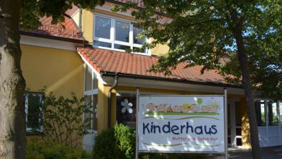 Bild: jr
Die Gebühren für die Nutzung des Konnersreuther Kinderhauses „Mutter vom guten Rat“ (Bild) bleiben unverändert: Eine Erhöhung hat der Marktgemeinderat mit einer 7:6-Mehrheit abgelehnt.