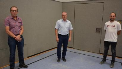 Bild: jr
Bürgermeister Max Bindl (Mitte) sicherte dem neuen Behindertenbeauftragten Lorenz Haberkorn (links) und dem neuen Jugendbeauftragten Manuel Ernst seine Unterstützung zu.