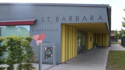 Bild: sne
Im Kinderhaus St. Barbara ist nicht genug Platz für alle Buben und Mädchen. Eine Kindergartengruppe soll deswegen übergangsweise in die Schule umziehen. Eine Lösung, die den Eltern Sorgen bereitet