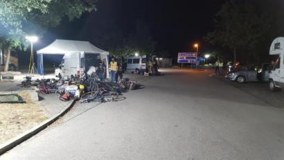 Bild: Stefan Moller/exb
Manchmal ist es Diebesgut, manchmal legale Ware für Märkte, die die Polizei bei Fahrzeugüberprüfungen wie dieser Großkontrolle in der Nacht auf der A6 bei Waidhaus entdeckt. Wichtig für die Fahnder ist, dass Diebstähle schnell bei der Polizei gemeldet werden, um mögliches Diebesgut bei Kontrollen auch als solches zu erkennen.