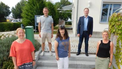 Bild: hai
Die Macher des Ferienprogramms: (von links) Silke Hertel, Stefan Steininger und Claudia Fischer sowie Bürgermeister Manfred Porsch und Jugendbeauftragte Ursula Veigl.